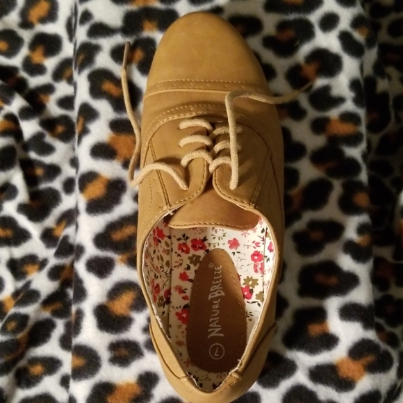 Nature Breeze " Camel " Flat, Laced Shoes - Picture 4 of 4